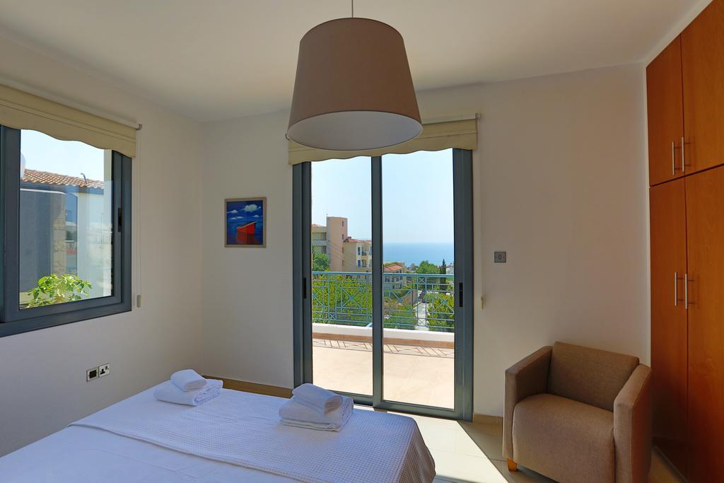 Villa Infinite Blu Paphos Bagian luar foto