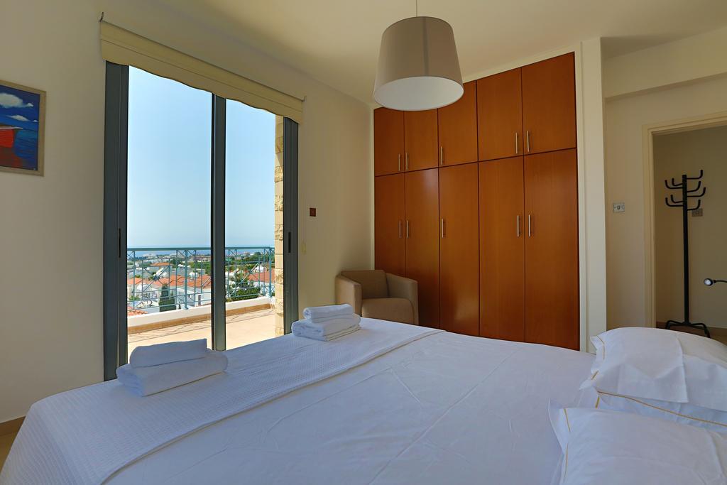Villa Infinite Blu Paphos Bagian luar foto