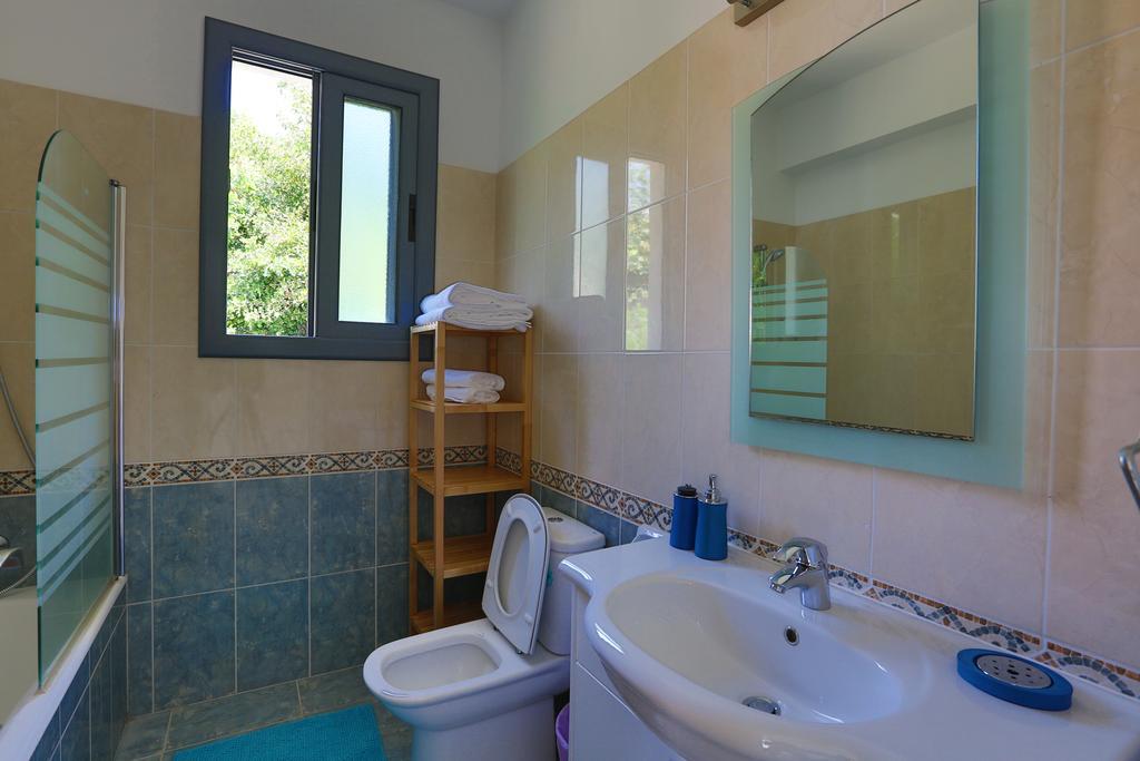 Villa Infinite Blu Paphos Bagian luar foto
