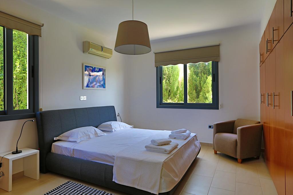 Villa Infinite Blu Paphos Bagian luar foto