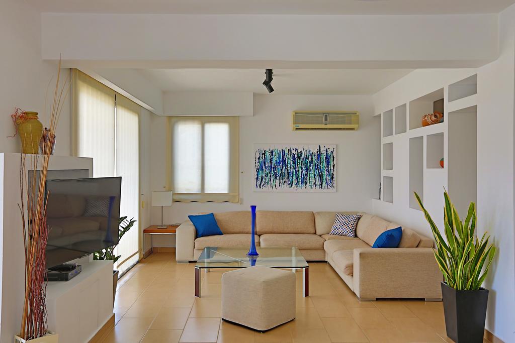 Villa Infinite Blu Paphos Bagian luar foto