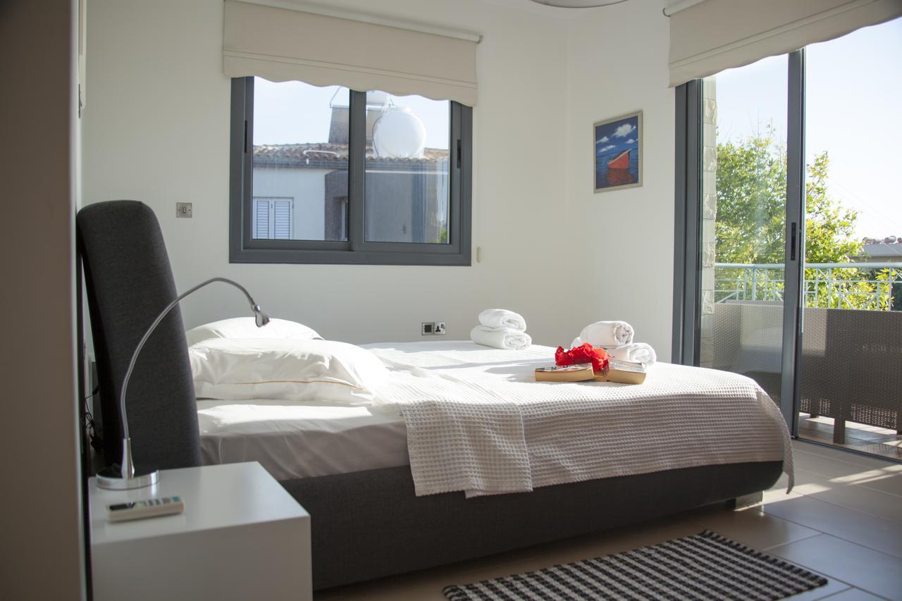 Villa Infinite Blu Paphos Bagian luar foto